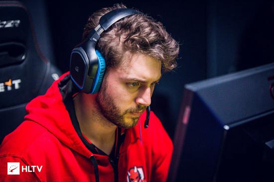 王者荣耀赛事动态：T13:2AL晋级四强与Faker新纪录分析